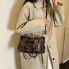 Bolso de almohada único estilo motocicleta para mujer, nuevo bolso cruzado simple de moda otoño 2026, bolso de hombro de gran capacidad para el día a día