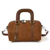 Bolsa Boston Pillow, uma bolsa elegante e sofisticada para mulheres, nova coleção 2026, apresentando um design patchwork com estética retrô e uma alça transversal.