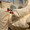 Conjunto de Quatro Peças de Algodão Kapok Fofo com Pompons Novo Estilo Primavera e Verão Cama de Estudante Conjunto de Fronhas para Edredom Floral Fresco e Fofo