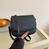 Bolsa de Ombro Versátil Nova em Cores Doces para Outono e Inverno, Fashion e Fresca, Bolsa Sela de Alto Apelo Estético, Bolsa Transversal para o Dia a Dia Feminina