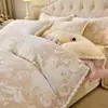 Conjunto de lujo de 4 piezas de terciopelo de leche tridimensional en relieve de grado A para maternidad, engrosado para abrigar en invierno, con ropa de cama de encaje con borlas