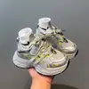 Tênis Esportivo Infantil Novo Outono 2026 para Meninas Estilo Dad Shoes Moda Solado Macio Tênis de Corrida Princesa Tendência Quente