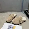 Zapatillas de piel con hebilla metálica vintage de punta cerrada para Otoño/Invierno 2026, Zapatillas casuales tipo slip-on Birkenstock de algodón