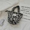 4111 Moda de Invierno Felpa Bolso para Mujer 2023 Nuevo Lindo Bolso de Mano con Puntos Polo para el Trabajo Bolso de Mano para Viajar
