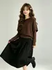Fábrica de Suéteres Dalan Source: Blusa Tricô Feminina Outono/Inverno Solta de Manga Longa com Ombro Assimétrico e Design Falso de Duas Peças, Atacado e Personalização