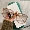 Gafas Decorativas de Marco Grande de Moda para Mujer, Lentes Lisos que Realzan el Rostro, Sin Graduación, con Montura Ligera de Bisagra Metálica y Protección contra Luz Azul, En Stock
