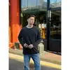 Camiseta de manga larga para hombre de primavera y otoño, top a rayas de cuello redondo estilo coreano de corte holgado, camiseta básica ajustada para otoño