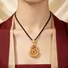 El mismo estilo que en la joyería: un collar con colgante de calabaza con diamantes, un modelo nuevo para mujer, un regalo exquisito, un accesorio de cobre con diamantes para la buena suerte y la prosperidad