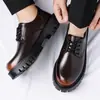 Zapatos Cruzados Marrones Talla Grande Otoño Versátiles para Hombre con Cordones Bloque de Color Punta Ancha Zapatos de Hombre Estilo Británico Suela Gruesa Casual Zapatos Derby
