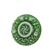 Venta al por mayor de fábrica colgante de guirnalda de jade Hetian sintético material de Mongolia Exterior verde espinaca hebilla de seguridad colgante collar para hombre y mujer