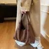 Bolsa de Ombro Feminina Suede Fosco Recortada Pétala 2025 Nova Retro Versátil Grande Capacidade Casual Tote Bolsa de Axila