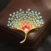 Broche de Hoja de Ginkgo Incrustada con Circonita Azul de Alta Gama, Pin de Hoja de Perla Sintética Retro de Lujo Ligero, Accesorio para Abrigo