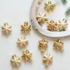 Nuevos adornos de vidrio navideños transfronterizos, con formas únicas, en dorado y rojo, un juego de decoraciones en forma de estrella hexagonal para árboles de Navidad
