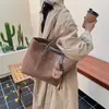 Bolsa tote de gran capacidad para ir al trabajo, bolso de hombro casual para mujer 2026 nuevo primavera/verano, bolso de mano retro popular