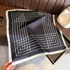Nuevo Estilo Lujo Ligero Avanzado 70cm Cuadrado Pequeño Versátil Profesional Bufanda de Seda para Mujer Bufanda de Seda Artificial Chal Protector Solar