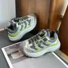 Tênis Casuais Respiráveis de Malha para Meninas 2026 Outono Novo Moda Infantil Versátil Solado Macio Tênis Esportivos Sapatos Individuais para Meninos