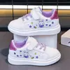 2026 Nuevos Zapatos de Lona de Dibujos Animados para Niñas Suela Suave Antideslizantes Blancos con Velcro Zapatos Deportivos Casuales para Niños Medianos y Mayores