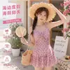 Traje de baño de una pieza estilo campo francés con lunares verdes para mujer, escote en V, falda estilo adelgazante, nuevo estilo de deseo puro, traje de baño que ajusta la cintura para mujer