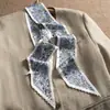 Bufanda de Seda Diagonal Floral Retro de Moda para Decoración del Cabello, Cinta Larga para Atar el Cabello, Cinturón de Cintura, o como un Pañuelo Largo Pequeño para Mujer