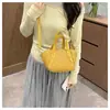 Bolso tejido de color sólido de nicho transfronterizo para mujer, nuevo modelo de moda 2026, versátil bolso de hombro y cruzado