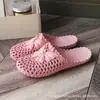Zapatos de verano estilo coreano con agujeros para mujer Baotou, versátiles, para influencer, antideslizantes, suela suave, pantuflas, ropa para el hogar, ropa para exteriores, zapatos de playa para estudiantes