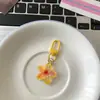 Nuevo Llavero de Flor de Jazmín Bicolor de Resina Colgante de Flor de Moda Llavero de Coche Adornos Colgantes para Mochila Escolar de Estudiante