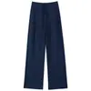 Yiwu Kusa Apparel Co., Ltd. ofrece pantalones deportivos elegantes y adelgazantes con una caída fluida, con un diseño retro americano y un corte ancho, holgado y casual.