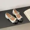 Sapatos Mary Jane com Laço Versáteis Estilo Chic Francês Mais Vendidos para Mulheres Verão 2026 Novo Bico Redondo Salto Grosso Sapatos Pequenos de Couro