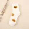 Personalizado de fábrica a pequeña muestra individual calcetines de terciopelo de coral personalizados calcetines cálidos de invierno para mujer calcetines de tubo medio de terciopelo