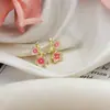Brincos de Flor de Ameixa com Gotejamento de Óleo Elegantes de Luxo Leve Design Simples Pequenos Brincos de Flor Doce Mori
