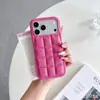 Funda de teléfono iPhone 17 con patrón de lichi de lujo y airbag, media cubierta 17pro carcasa rígida de refrigeración 16promax