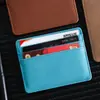 Venta al por mayor del fabricante Nueva cubierta protectora de cuero PU Anti-desmagnetización RFID Cuero Ranura para múltiples tarjetas Titular de pasaporte de negocios Documento