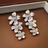 "Charme Pérola Floral" brincos de tarraxa pérola com zircônia floral vintage, brincos de luxo leve de alta qualidade com um design único, brincos de nicho