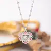 Colar com Pingente de Flor e Letra 26 Moda Transfronteiriça Europeia e Americana Luxo Leve Joias Modernas Femininas Presente de Festa Fabricante Atacado