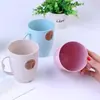 R1 taza creativa de paja de trigo para cepillo de dientes taza de enjuague bucal taza de plástico taza de agua puesto de dos yuanes tienda departamental de un yuan artículo pequeño