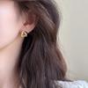 Aretes Dorados Torcidos de Metal Retro Simple, Diseño de Nicho de Lujo Accesible, Sentido del Diseño y Aretes Versátiles