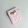 Venta al por mayor de fábrica Colgante de Mariposa Dorada Porta Tarjetas Acolchado de Perla Estuche para ID Funda de Teléfono Porta Tarjetas Billetera para Monedas Cadena