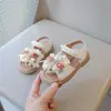 Sandalias Exquisitas para Niñas con Lazo de Flor Zapatos de Princesa de Moda 2025 Nuevos Zapatos de Playa para Bebé con Suela Suave y Punta Abierta