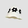 Chapéu Feminino Estilo Jingting Branco Japonês Feito à Mão Crochê Malha Vazada Chapéu Bucket Versátil de Lã Outono e Inverno Chapéu de Pescador