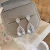 Pendientes de Gota de Agua de Zirconia de Lujo Ligero Estilo Palacio, Pendientes Exquisitos y de Alta Gama para Mujer, Versátiles y de Diseño Único