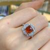 Anillo de granada Fanta con incrustaciones de platino y baño de plata S925, primavera de 2023, con boca abierta y piedra principal de 8 mm.