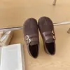 Zapatos casuales mujer suave velcro 2026 nuevos mocasines suela plana estilo coreano división falsa otoño casual doble hebilla puntera de moda