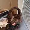 Cross2026 Verão Nova Bolsa Transversal de Ombro Único Pelúcia Moda Diária Versátil Bolsa de Mão Nicho Bolsa de Pelúcia
