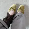 Sapatilhas de Veludo Verde Claro com Laço, Estilo Novo Primavera 2026 para Mulheres, Sapatos Baixos Redondos na Moda e Tendência