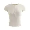 Camiseta Henley de estilo nuevo para verano, hombro normal, manga corta para mujer, cuello redondo, elástica, corte ajustado, que realza la figura, top versátil