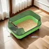 Caja de arena para gatos grande semi-cerrada con valla alta, inodoro para gatos domésticos con tapete para pies, anti-salpicaduras, anti-olor, suministros para mascotas al por mayor