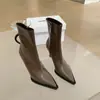 Botas Curtas Bico Fino Outono e Inverno 2026 Novas Botas Versáteis Tendência Europeias e Americanas Retrô Botas de Salto Fino Bico Fino Salto Alto Curtas para Mulheres
