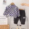 Roupa de outono e primavera para meninos de comércio exterior estilo coreano roupas de outono para bebês masculinos moda de rua 'fried' xadrez urso camisa manga longa conjunto de duas peças