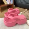 Celebridad de Internet Nuevo Estilo EVA Super Gruesas 9cm Pantuflas Verano para Mujer Uso Exterior Clip-off Tacón Alto para Mujer Chanclas de Suela Gruesa para Playa