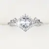 Anillo de Diseño de Nicho de Corona de Princesa para Mujer, Artículo Esencial de Lujo Ligero Europeo y Americano, Suministro Exclusivo de Comercio Exterior Transfronterizo